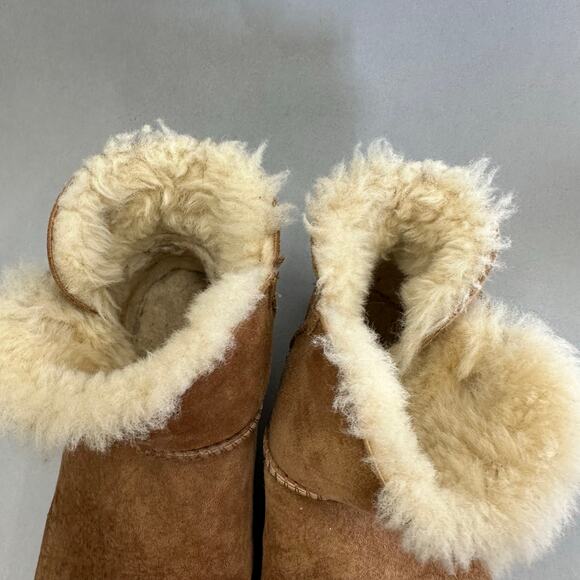 UGG Mini Bailey Button II in Chestnut US Size 8 Euro 39 ankle. Boot sheepskin - Picture 5 of 16